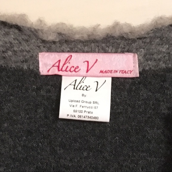 Alice V wool zippered cape. - Picture 4 of 4